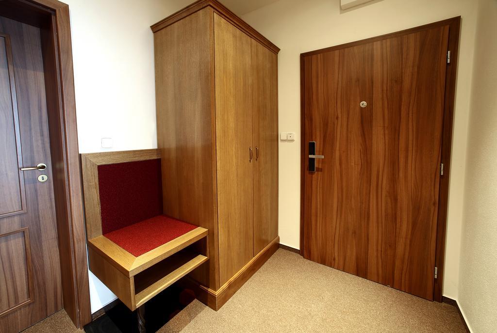 פלזן Apartments & Suites Zluta Hruska מראה חיצוני תמונה