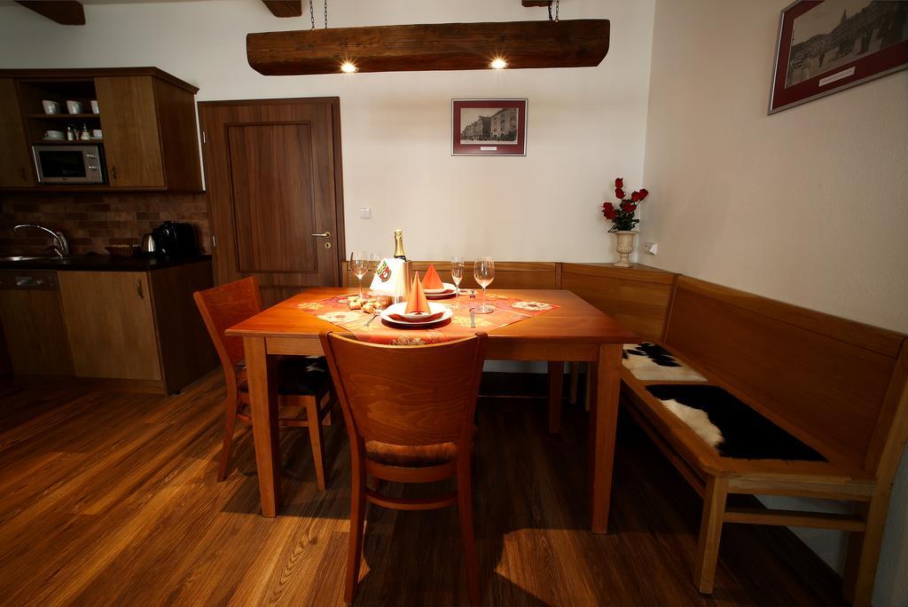 פלזן Apartments & Suites Zluta Hruska מראה חיצוני תמונה