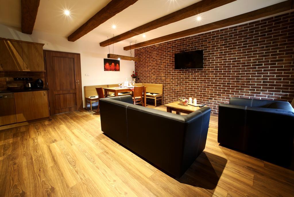 פלזן Apartments & Suites Zluta Hruska מראה חיצוני תמונה