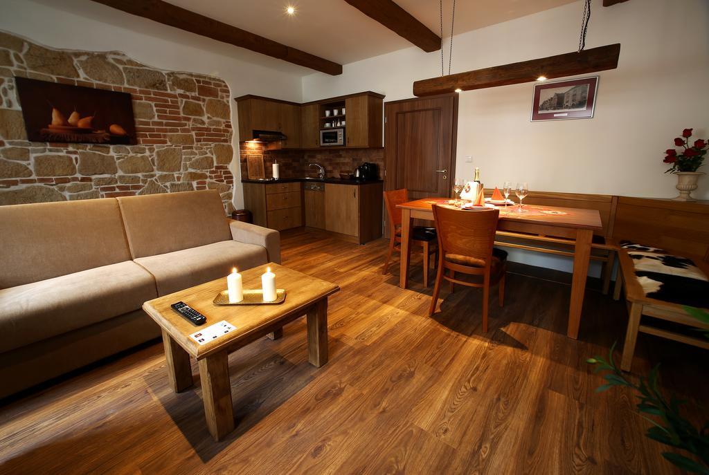 פלזן Apartments & Suites Zluta Hruska מראה חיצוני תמונה