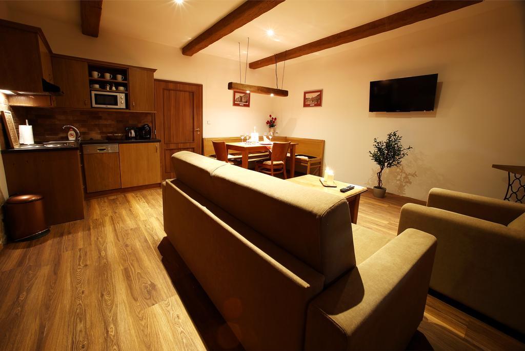 פלזן Apartments & Suites Zluta Hruska מראה חיצוני תמונה