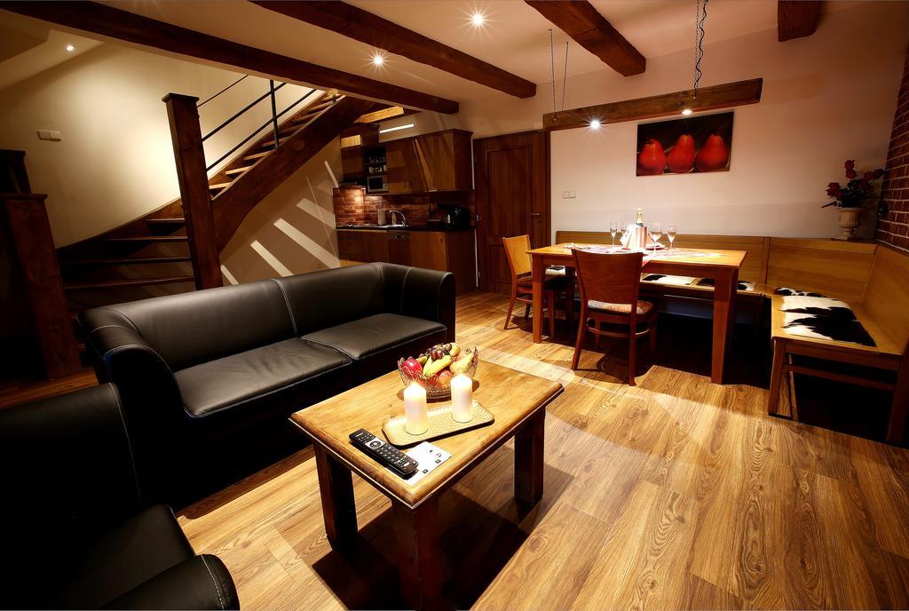 פלזן Apartments & Suites Zluta Hruska מראה חיצוני תמונה